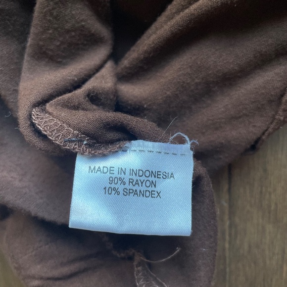 Fitted Short Sleeve Mock Turtle Neck with Gathered Shoulders. - Picture 3 of 10